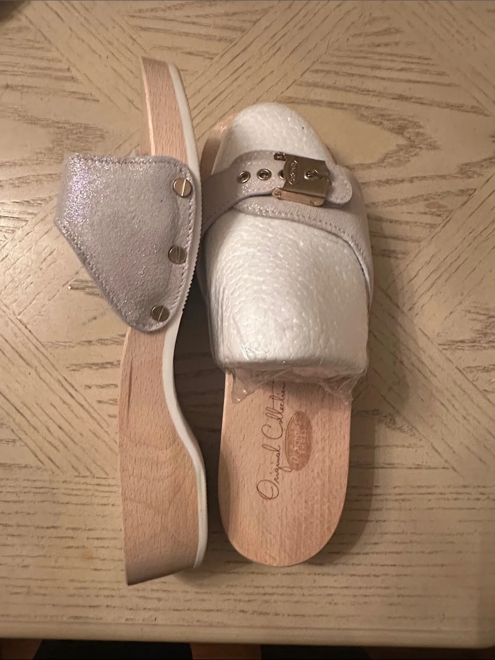 Dr.Scholl’s White Textured Leather Slide Clogs with Metallic Accent - Picture 3 of 7